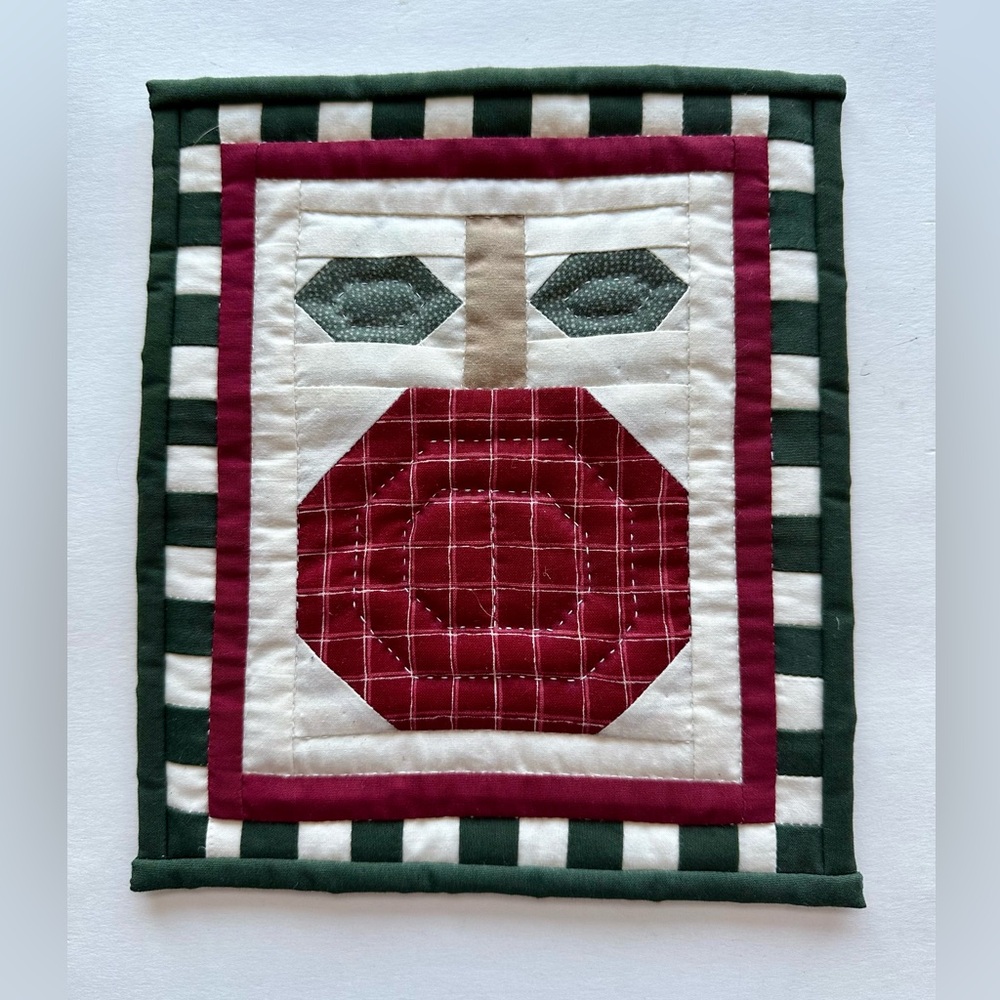 Quilted Apple Wallhanging & Birdhouse Quilting Pattern
